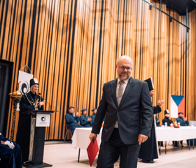 Promoce bakalářských a magisterských absolventek a absolventů Ostravské univerzity v červnu 2024Autor: Marek Stratil