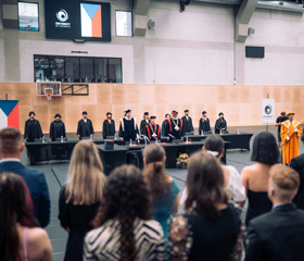 Promoce bakalářských a magisterských absolventek a absolventů Ostravské univerzity v červnu 2024Autor: Marek Stratil