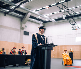 Promoce bakalářských a magisterských absolventek a absolventů Ostravské univerzity v červnu 2024Autor: Marek Stratil