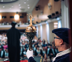 Promoce bakalářských a magisterských absolventek a absolventů Ostravské univerzity v červnu 2024Autor: Marek Stratil