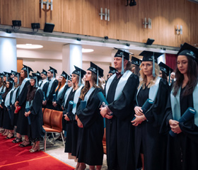 Promoce bakalářských a magisterských absolventek a absolventů Ostravské univerzity v červnu 2024Autor: Marek Stratil
