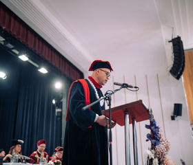 Promoce bakalářských a magisterských absolventek a absolventů Ostravské univerzity v červnu 2024Autor: Marek Stratil