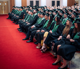 Promoce bakalářských a magisterských absolventek a absolventů Ostravské univerzity v červnu 2024Autor: Marek Stratil