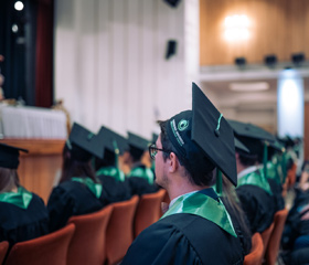 Promoce bakalářských a magisterských absolventek a absolventů Ostravské univerzity v červnu 2024Autor: Marek Stratil