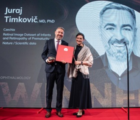 Po převzetí ocenění z rukou prof. HeissigerovéCopyright: Medis Awards