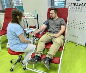 Na Lékařskou fakultu dorazil mobilní tým Krevního centra Fakultní nemocnice Ostrava