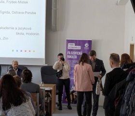 Den s překladem 2025
