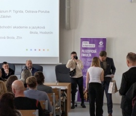 Den s překladem 2025
