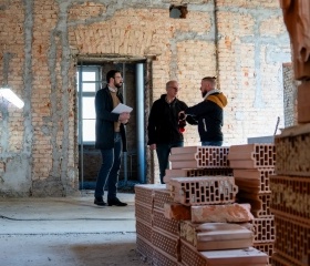 Po vynucené odmlce se znovu rozběhne modernizace budovy A