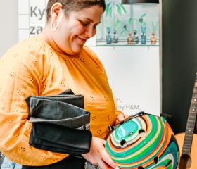 Jarní týden udržitelnosti na Ostravské univerzitě 2025 se uskutečnil ve dnech 22.– 29. dubna a skládal se z Mlýnského SWAPu, květinové poradny a upcyklace oblečení, besedy Proměna Moravskoslezského kraje ve stínu klimatické změny, Dne Země v Komenského sadech se studentskými organizacemi PřF OU a City Nature Challenge Ostrava, vycházkami do přírody za městskou divočinou. Akce se konaly v rámci projektu „Podpora zelených dovedností a udržitelnosti na OU“ reg. č. NPO_OPU_MSMT-2120/2024-4 financováno Evropskou unií NextGenerationEU, NPO a MŠMT.Autor: Jana Greplová