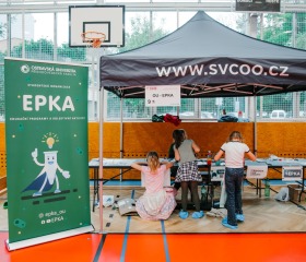 Jarní týden udržitelnosti na Ostravské univerzitě 2025 se uskutečnil ve dnech 22.– 29. dubna a skládal se z Mlýnského SWAPu, květinové poradny a upcyklace oblečení, besedy Proměna Moravskoslezského kraje ve stínu klimatické změny, Dne Země v Komenského sadech se studentskými organizacemi PřF OU a City Nature Challenge Ostrava, vycházkami do přírody za městskou divočinou. Akce se konaly v rámci projektu „Podpora zelených dovedností a udržitelnosti na OU“ reg. č. NPO_OPU_MSMT-2120/2024-4 financováno Evropskou unií NextGenerationEU, NPO a MŠMT.Autor: Jana Greplová