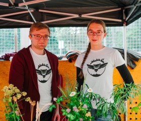 Jarní týden udržitelnosti na Ostravské univerzitě 2025 se uskutečnil ve dnech 22.– 29. dubna a skládal se z Mlýnského SWAPu, květinové poradny a upcyklace oblečení, besedy Proměna Moravskoslezského kraje ve stínu klimatické změny, Dne Země v Komenského sadech se studentskými organizacemi PřF OU a City Nature Challenge Ostrava, vycházkami do přírody za městskou divočinou. Akce se konaly v rámci projektu „Podpora zelených dovedností a udržitelnosti na OU“ reg. č. NPO_OPU_MSMT-2120/2024-4 financováno Evropskou unií NextGenerationEU, NPO a MŠMT.Autor: Jana Greplová