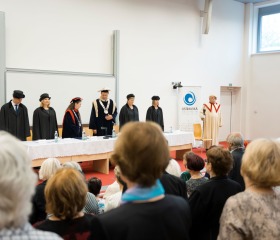 První společné promoce Univerzity třetího věku, aulu zaplnily téměř dvě stovky letošních absolventů