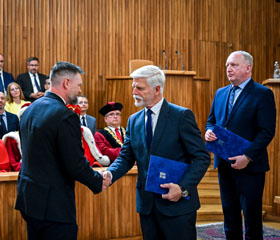 Prezident České republiky jmenoval děkana Filozofické fakulty Ostravské univerzity Roberta Antonína profesorem
Copyright: MŠMT