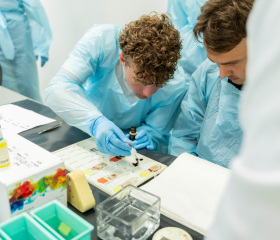 Díky letní škole nahlédli středoškoláci pod pokličku medicíny i práci záchranářů