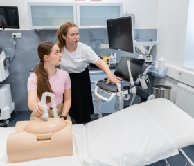 Díky letní škole nahlédli středoškoláci pod pokličku medicíny i práci záchranářů