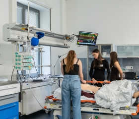 Díky letní škole nahlédli středoškoláci pod pokličku medicíny i práci záchranářů