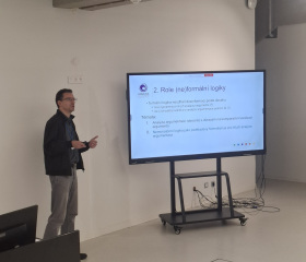 Od jazykových prostředků po sociální dopady - Pracovní porada výzkumného týmu projektu Biografie dezinformace