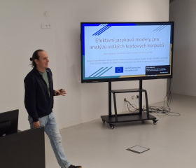 Od jazykových prostředků po sociální dopady - Pracovní porada výzkumného týmu projektu Biografie dezinformace