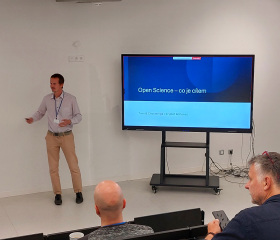 Od jazykových prostředků po sociální dopady - Pracovní porada výzkumného týmu projektu Biografie dezinformace