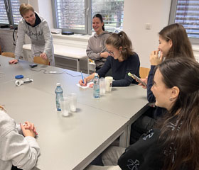 Žáci matičního gymnázia na našem ústavu Žáci matičního gymnázia na našem ústavu