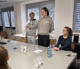 Žáci matičního gymnázia na našem ústavu Žáci matičního gymnázia na našem ústavu