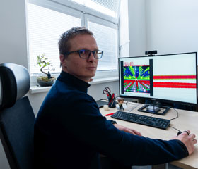 Objev z Ostravy otevírá cestu k nové generaci solárních a kvantových technologií Objev z Ostravy otevírá cestu k nové generaci solárních a kvantových technologií