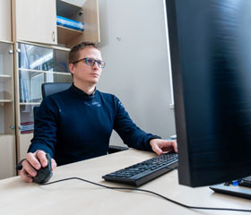 Objev z Ostravy otevírá cestu k nové generaci solárních a kvantových technologií Objev z Ostravy otevírá cestu k nové generaci solárních a kvantových technologií