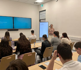 Specializovaná a výuková laboratoř fyziologie Specializovaná a výuková laboratoř fyziologie