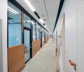 Výstavba nové budovy LERCO se blíží kolaudaci