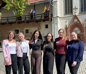 Studentky učitelství pro mateřské školy vystoupily na mezinárodní konferenci v Polsku