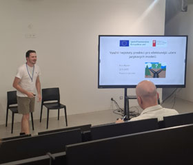 Pracovní porada projektu Biografie dezinformace s přívlastkem AI. Rizikový fenomén prizmatem moderních věd o člověku Pracovní porada projektu Biografie dezinformace s přívlastkem AI. Rizikový fenomén prizmatem moderních věd o člověku