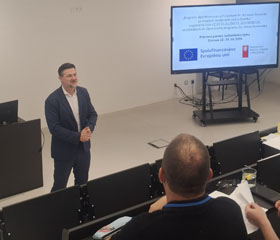 Pracovní porada projektu Biografie dezinformace s přívlastkem AI. Rizikový fenomén prizmatem moderních věd o člověku Pracovní porada projektu Biografie dezinformace s přívlastkem AI. Rizikový fenomén prizmatem moderních věd o člověku