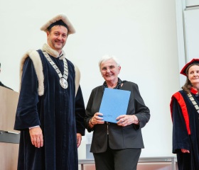 Senioři dostanou díky Univerzitě třetího věku opět šanci usednout do lavic Lékařské fakulty Ostravské univerzity Senioři dostanou díky Univerzitě třetího věku opět šanci usednout do lavic Lékařské fakulty Ostravské univerzity