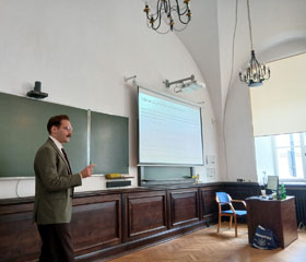 Truth, Use-Conditions, Hyperintensionality: Visegrad Inspirations in Philosophy of Language