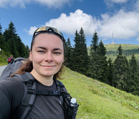 Studentka zubního lékařství Anna Košková školila turisty na hřebenech hor Studentka zubního lékařství Anna Košková školila turisty na hřebenech hor