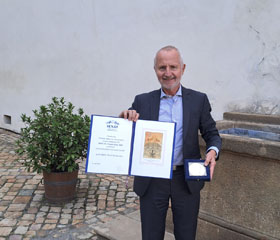 Profesor Pavel Ševčík převzal zlatou pamětní medaili ČLS JEP