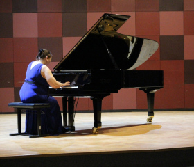 MgA. Jana Vondráčková Ph.D. soustavně působí jako lektorka masterclass, obohacených přednáškami a koncertními vystoupeními na všech interpretačních úrovních