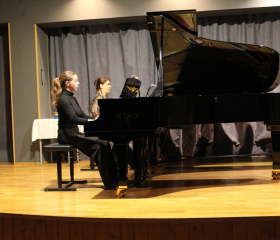 MgA. Jana Vondráčková Ph.D. soustavně působí jako lektorka masterclass, obohacených přednáškami a koncertními vystoupeními na všech interpretačních úrovních