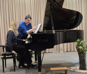 MgA. Jana Vondráčková Ph.D. soustavně působí jako lektorka masterclass, obohacených přednáškami a koncertními vystoupeními na všech interpretačních úrovních
