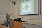 Michael Londesborough přednášel o svém výzkumu Přírodovědecké fakultě OU