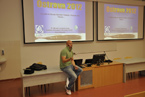 Michael Londesborough přednášel o svém výzkumu Přírodovědecké fakultě OU